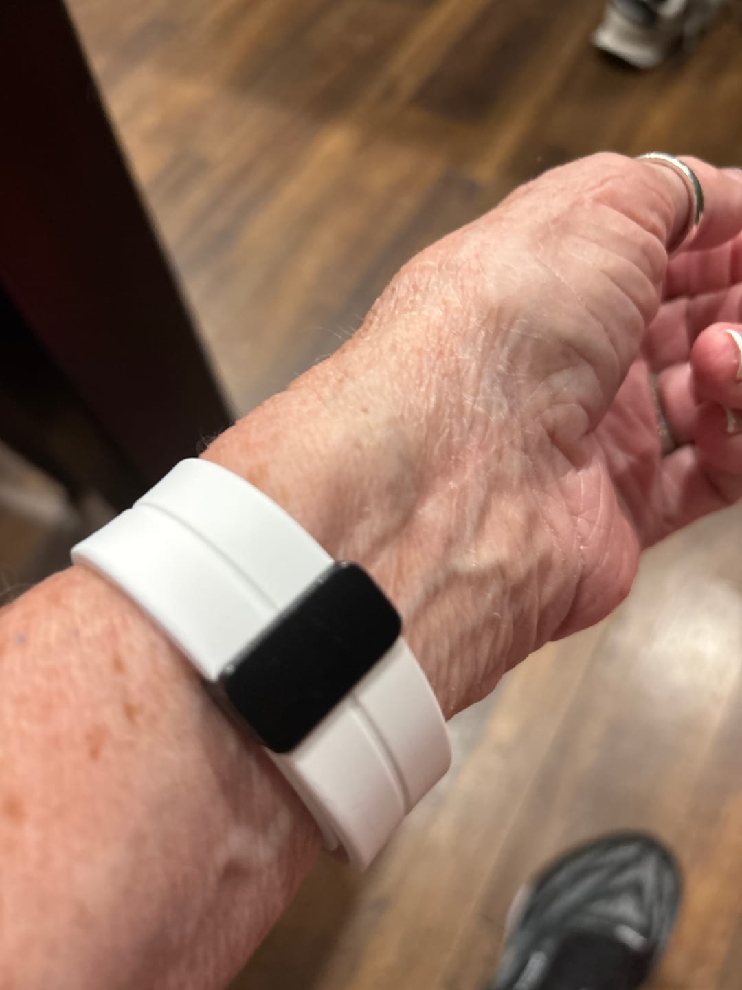 Customer photo review of FlexiFit™ Magnetic Band for Apple Watch - BUY 1 GET 1 FREE!