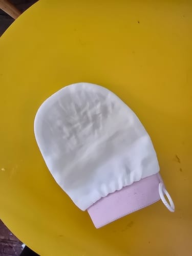 Customer photo review of 100% Silk Exfoliating Mitt For Face - TikTok Famous Silk Exfoliating Glove NZ