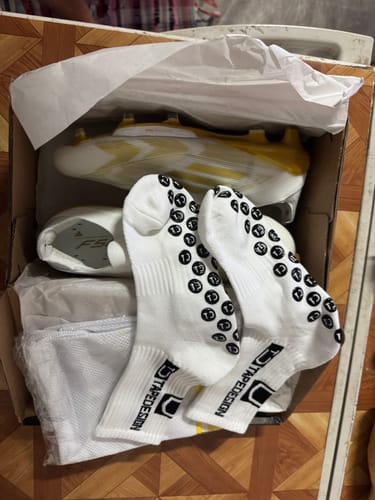 Avis photo d'un client sur Adidas F50 + Laceless FG Gold Edition - Or