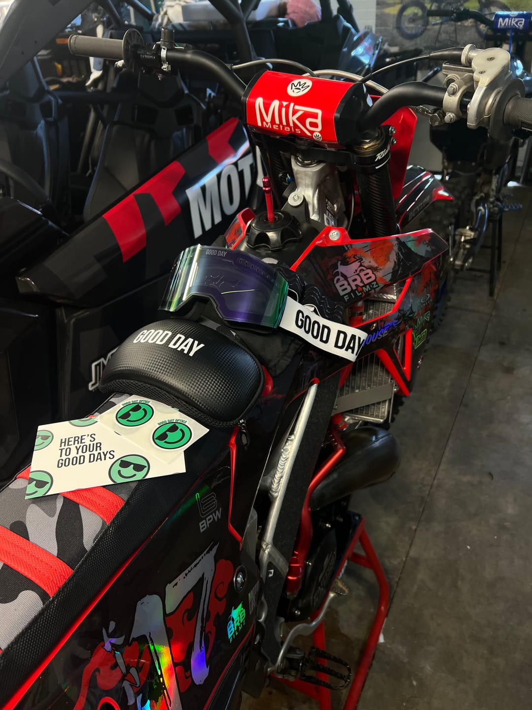 Customer photo review of The Valorie Moto/MTB Goggle - Grape Ice Lens