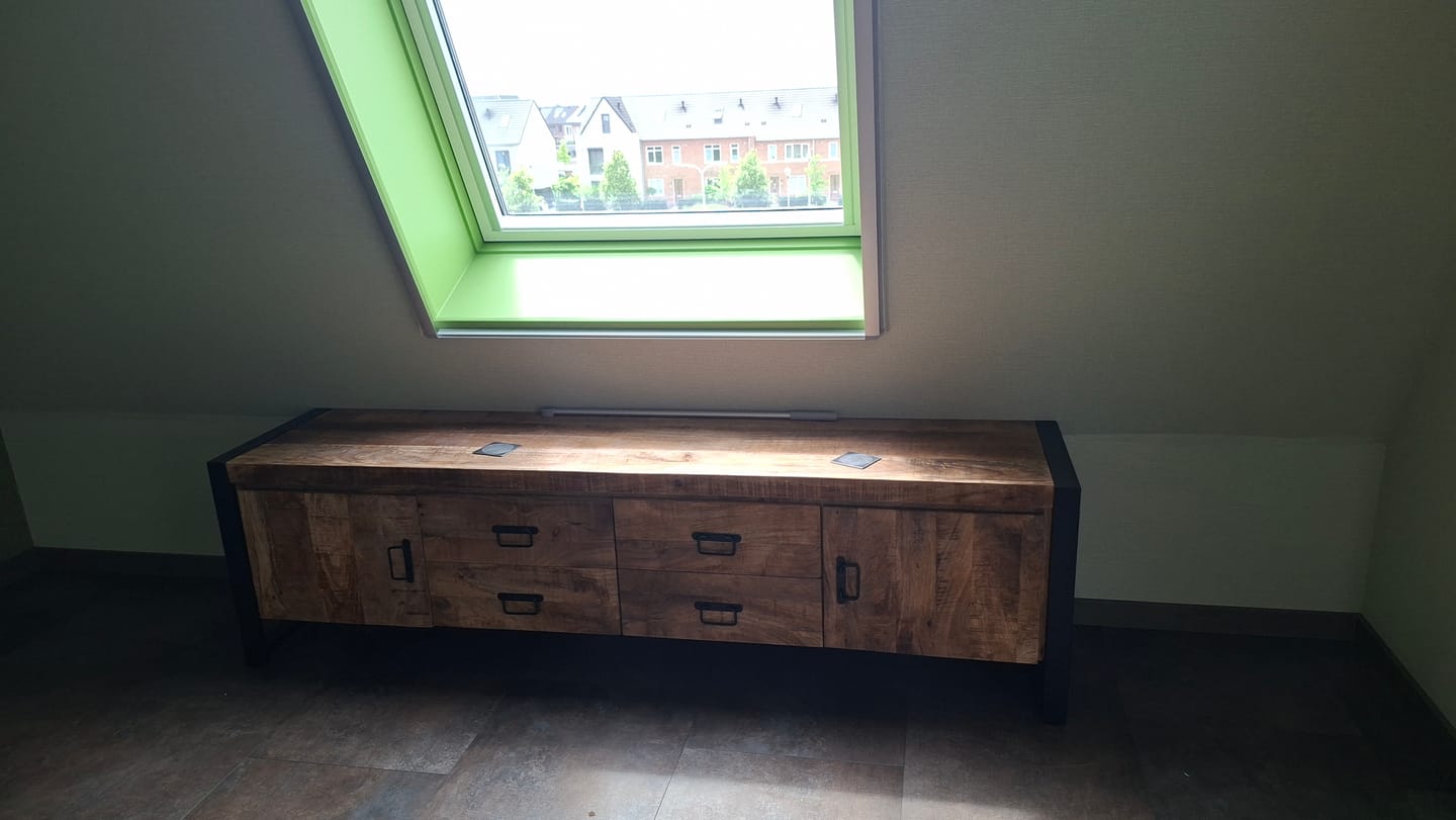 Customer photo review of Britt TV-Meubel met Lade Mangohout en Staal