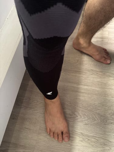 Customer photo review of Compression Sleeves V2 for Knees and Legs