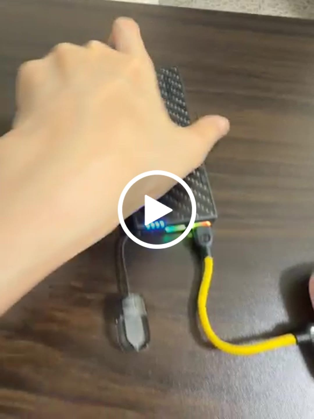 Customer video review of NB10000 Carbon Fiber Energy Brick (10,000mAh 3A GEN4)