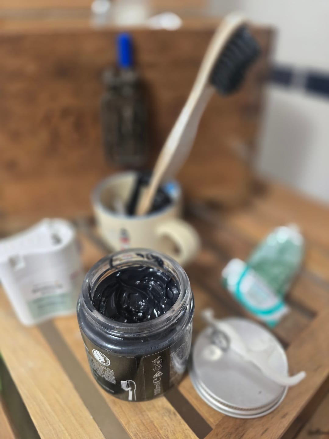 Customer photo review of SCHWARZE ZAHNPASTA – BLACK OHNE FLUORID