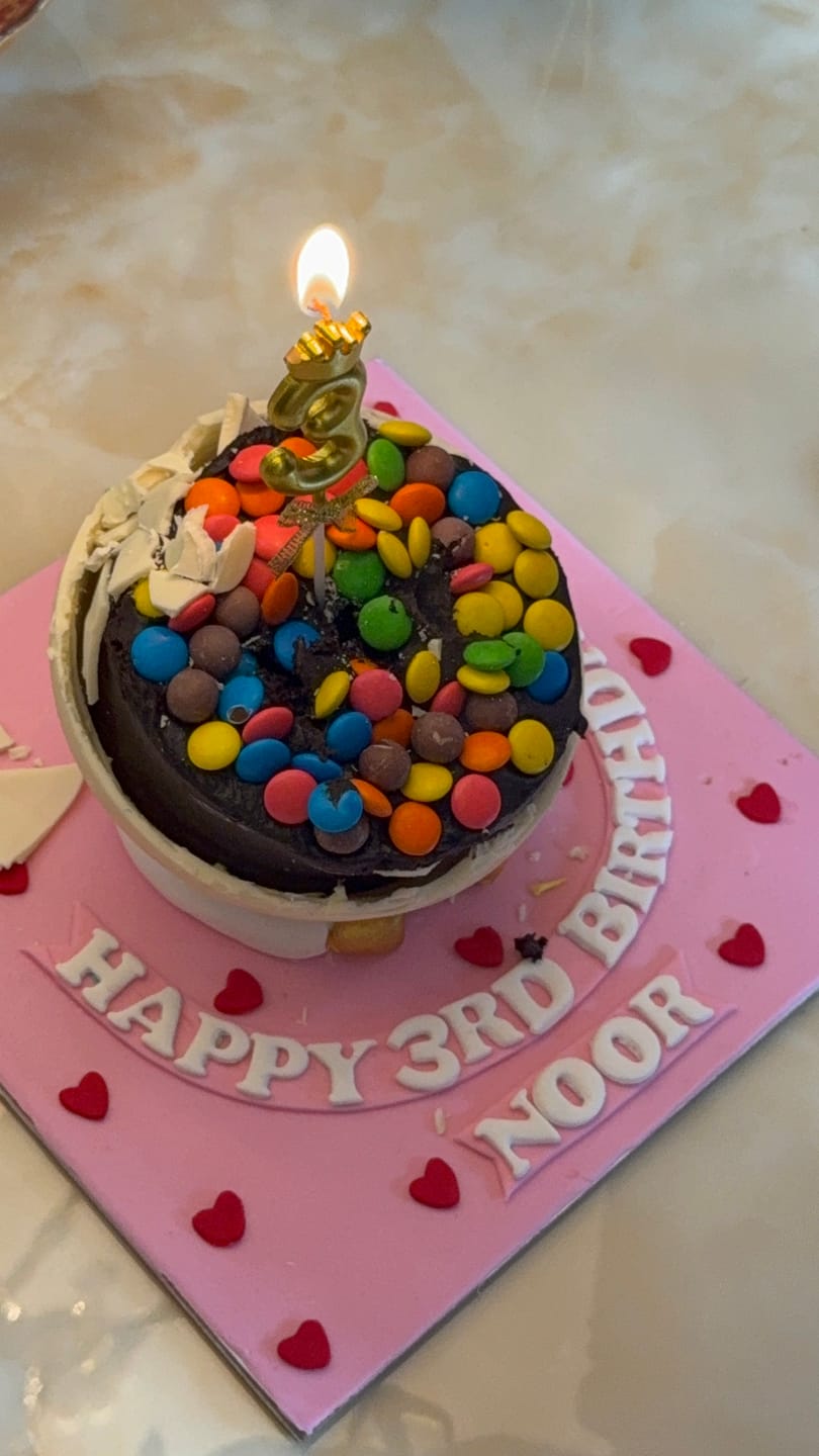 Customer photo review of Unicorn Round Pinata Cake