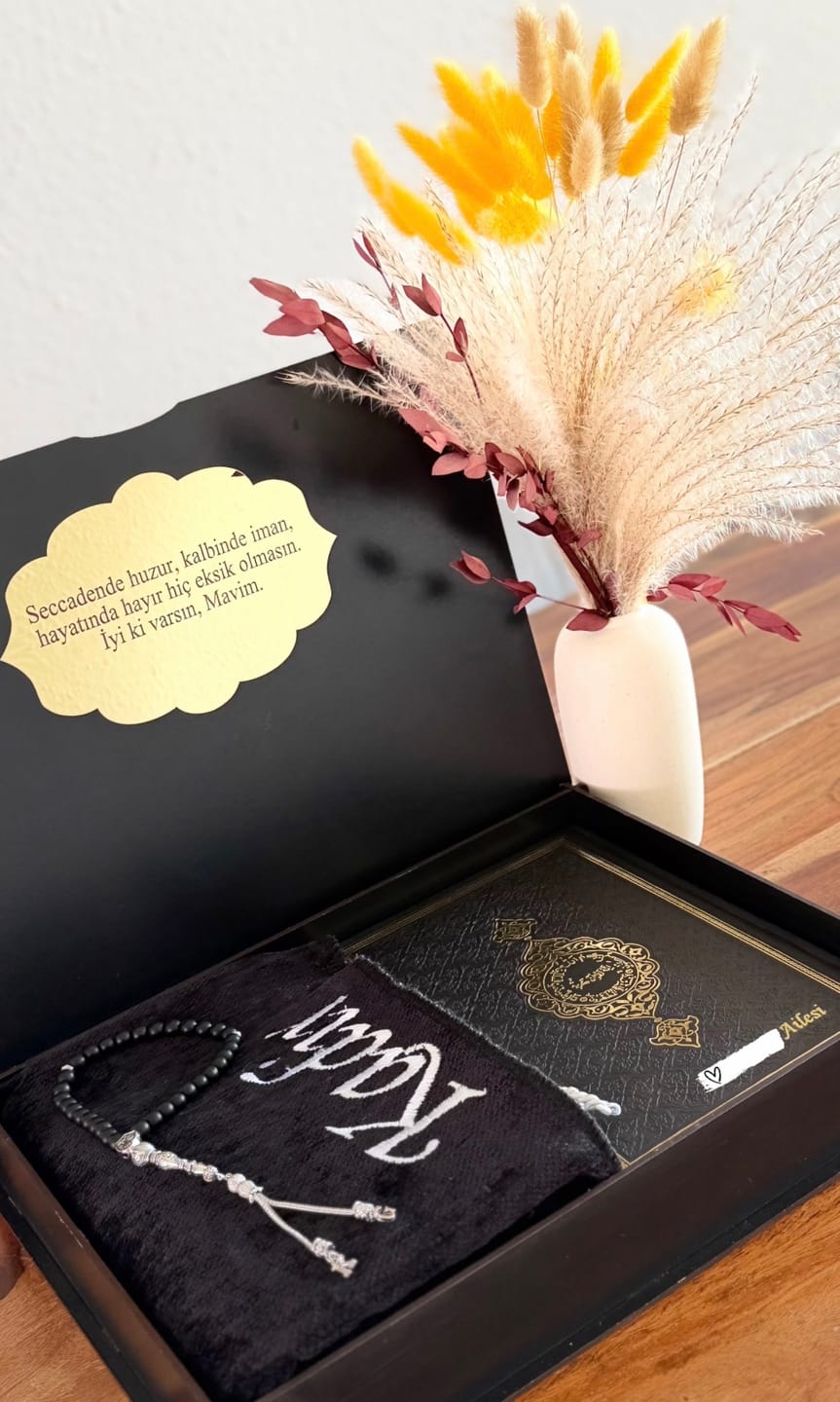 Customer photo review of Personalisierte Geschenkset mit Vollständiges Kuran und Gebetsteppich