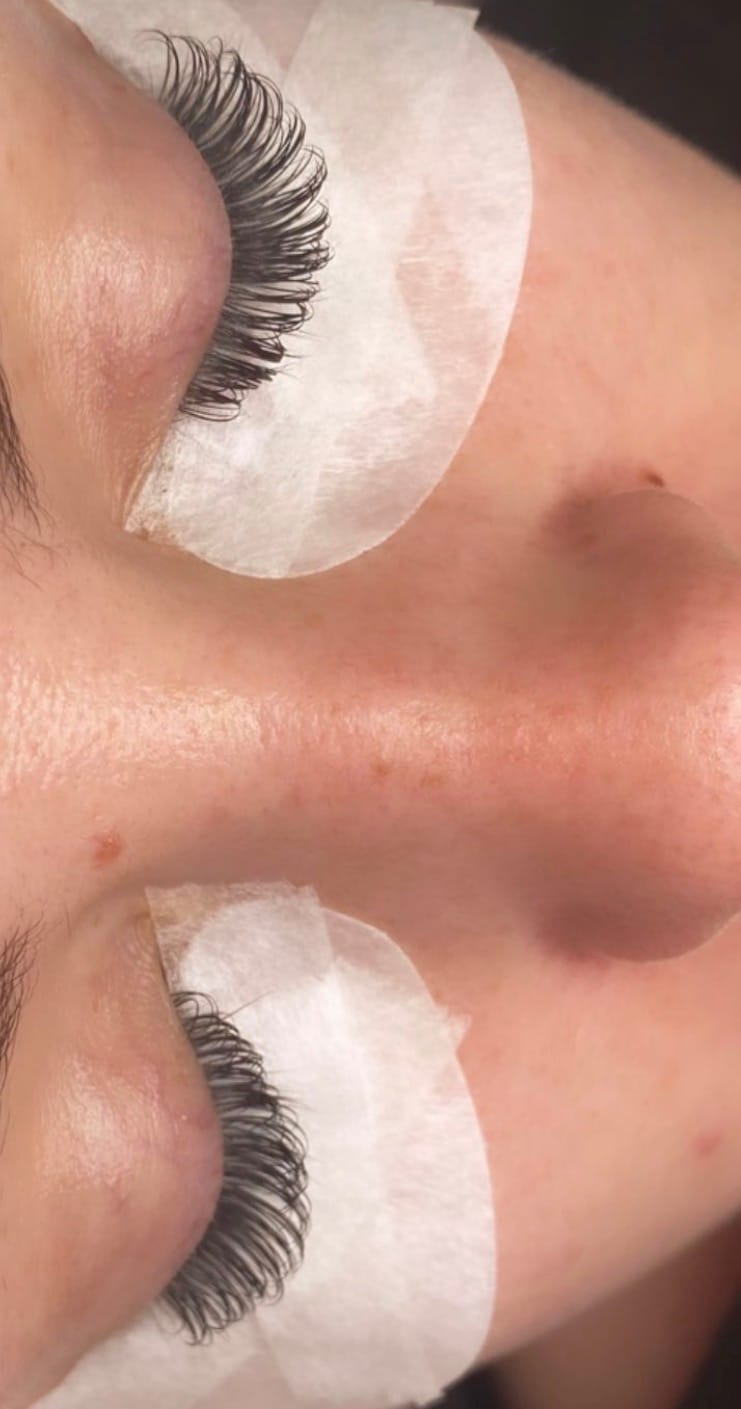 Customer photo review of MVP Lash Adhesive - Best-Selling Pro Glue | 7-Week Retention, 1-2s Dry Time | 10ml