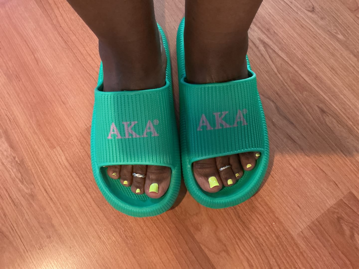 Customer photo review of AKA slides- sales are final