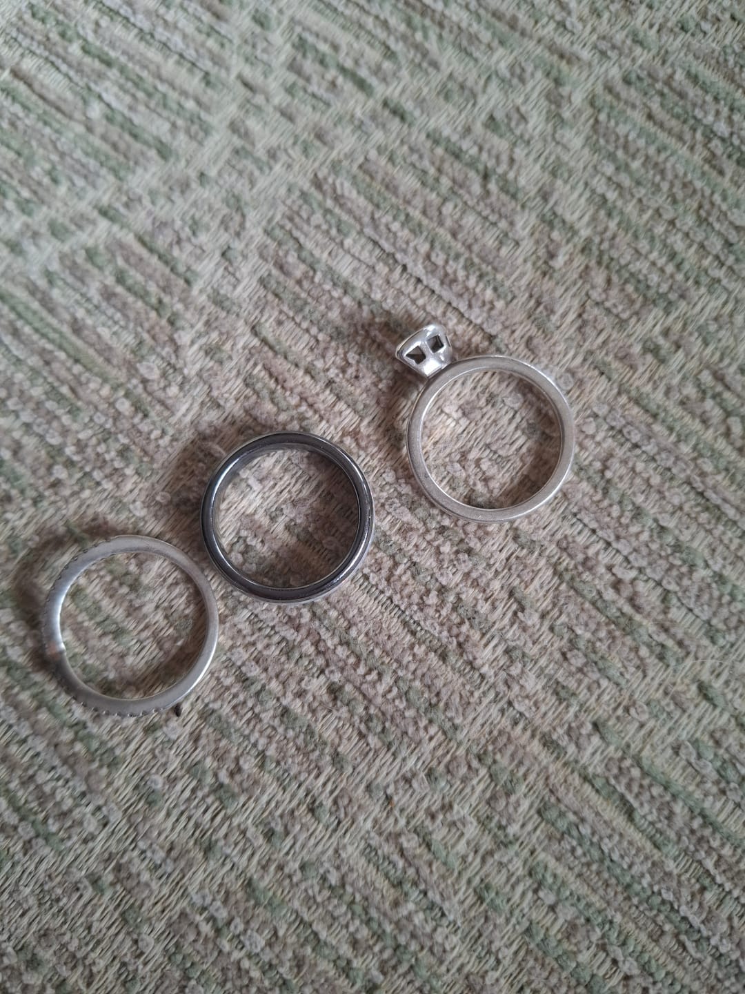 Customer photo review of The Original White Opal 4mm Wonder Ring