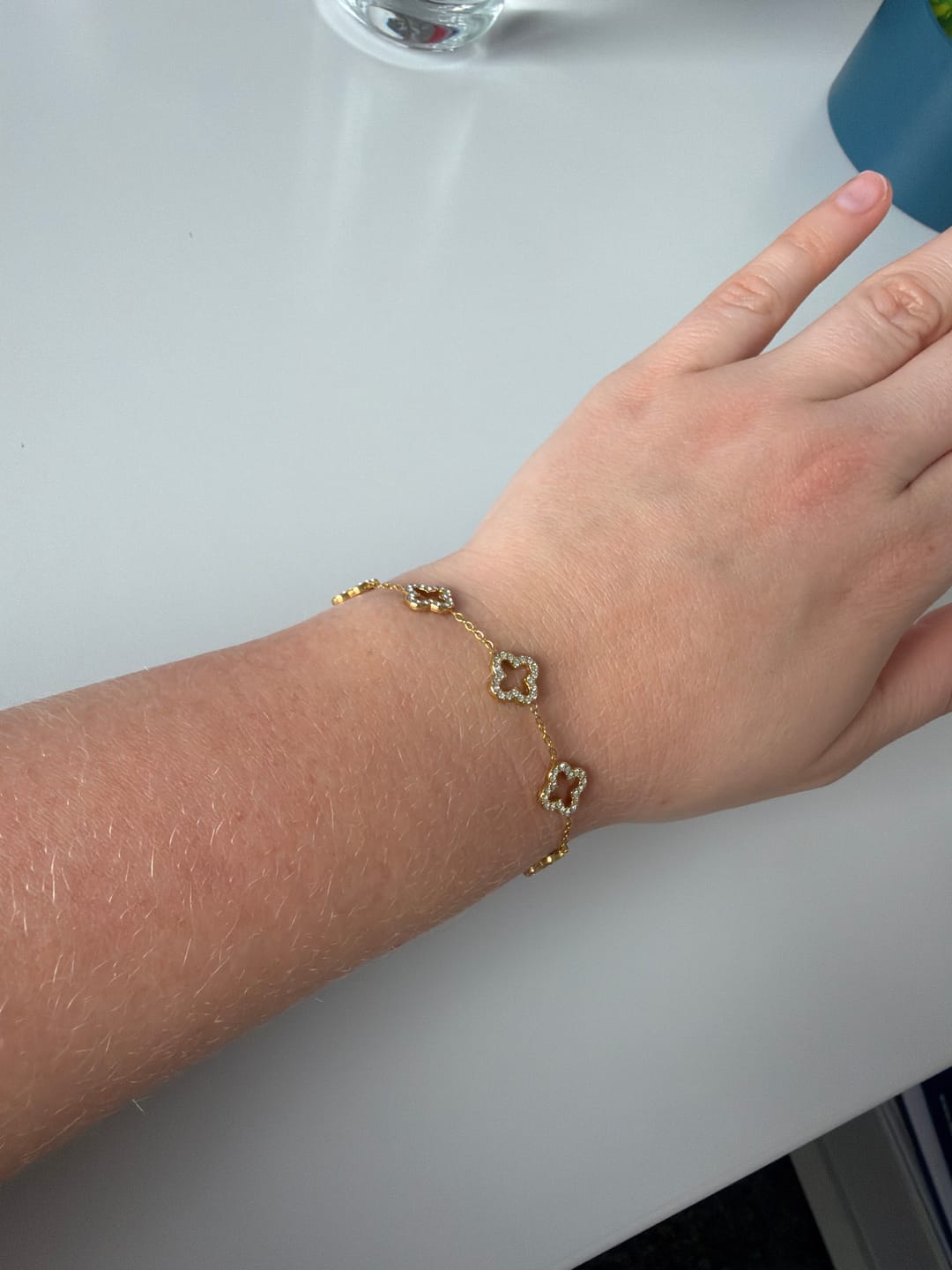 Customer photo review of Spring Lucky Leaf Armband 14K Vergoldet