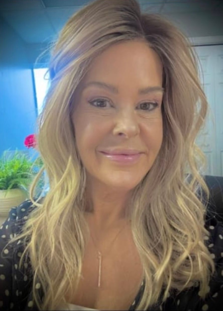 Customer photo review of SECRET LIASON - Sunlit Beige Blonde