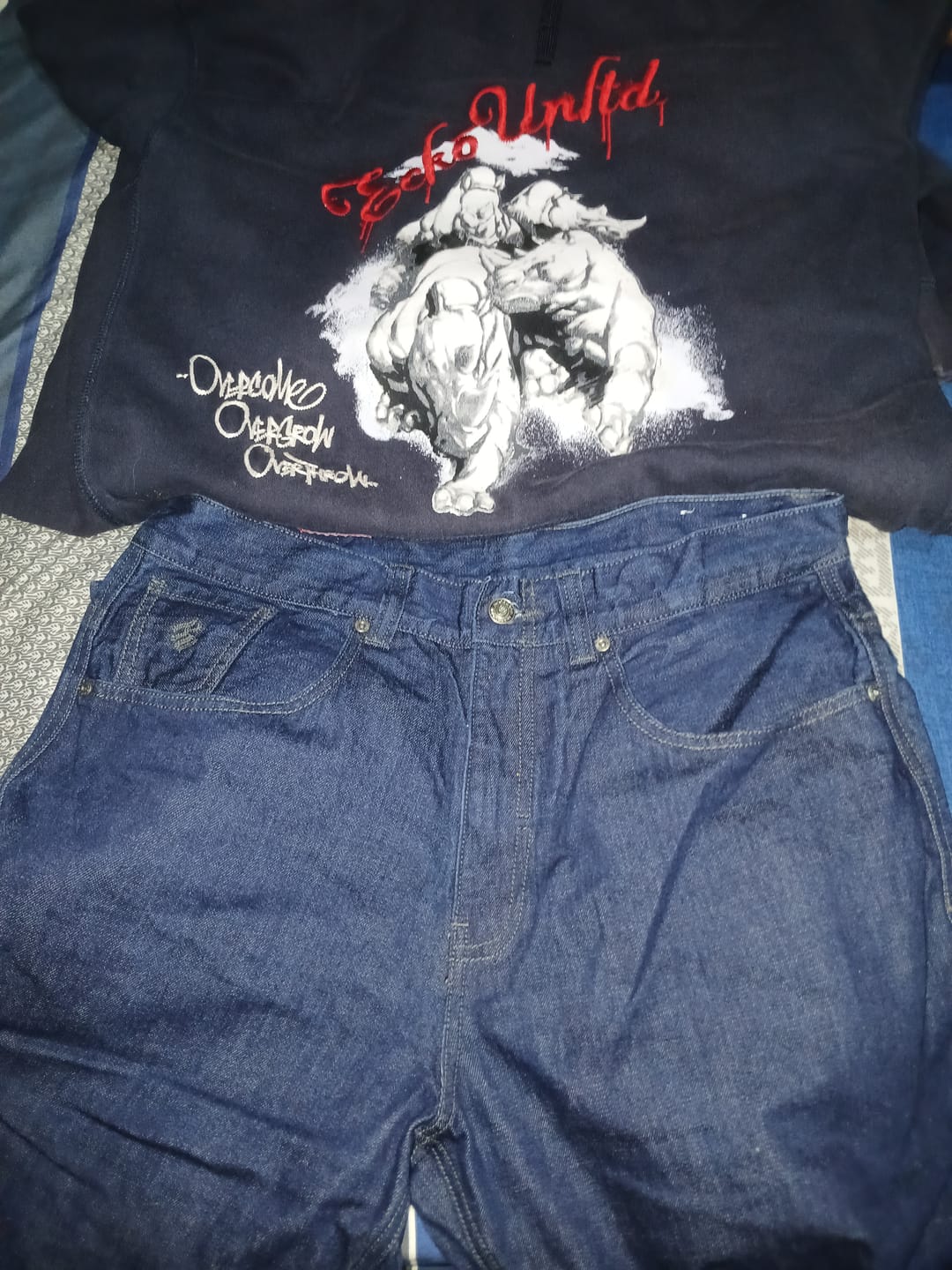 Customer photo review of 2000 Vintage Rocawear Spell Out Baggy Jean (36)