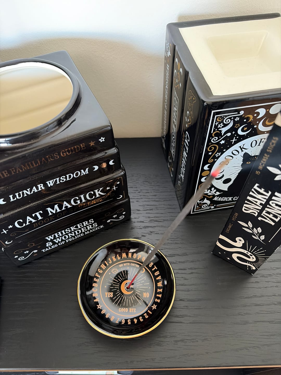 Customer photo review of Räucherstäbchenhalter „Talking Board“ – Mystische Räucherschale mit Ouija-Design