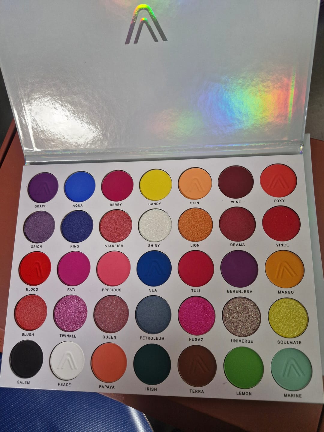 Customer photo review of PALETA DE SOMBRAS HAWAII | MAKEUP EXPERT