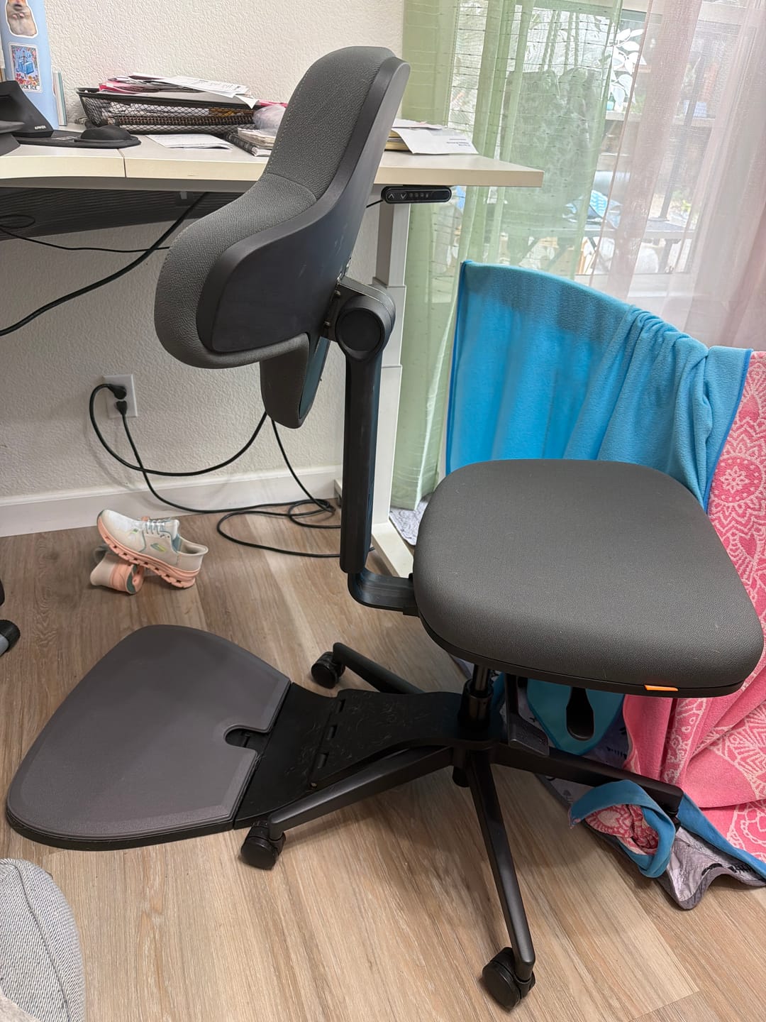 Customer photo review of Newtral MT-M-DG Standing-Mate Ergonomic Standing Desk Chair