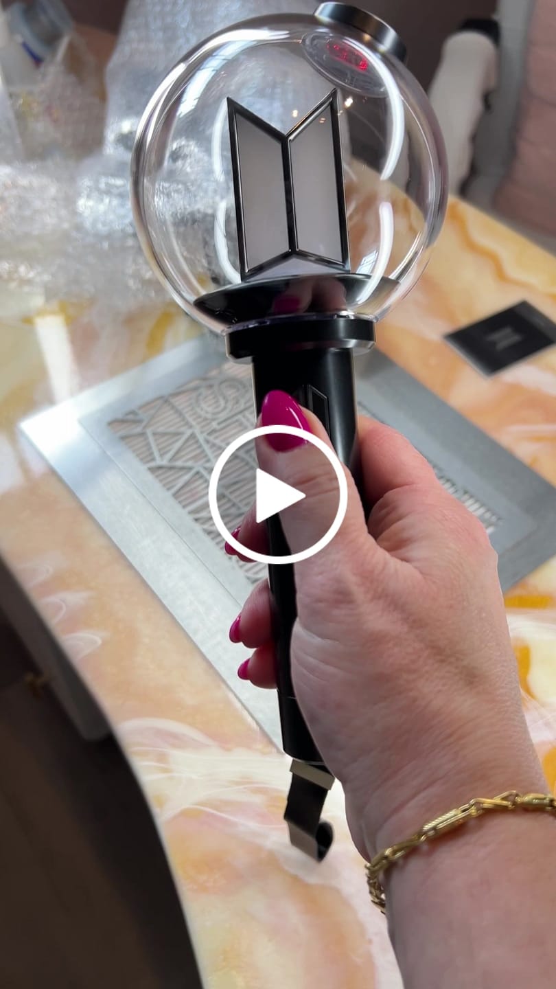 Customer video review of BTS - OFFICIAL LIGHT STICK VER.4