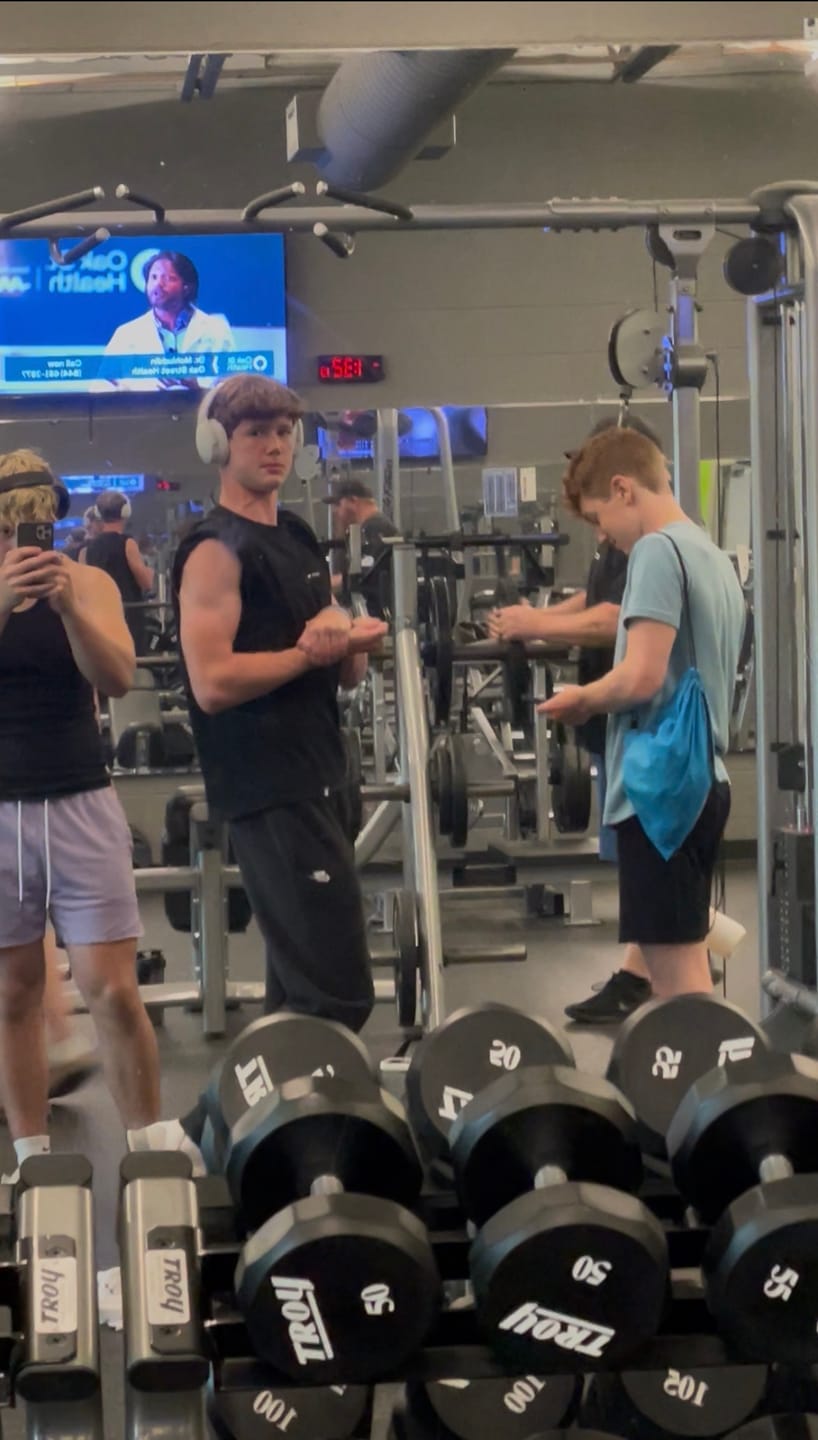 Customer photo review of 401 Essential Jacked Tees