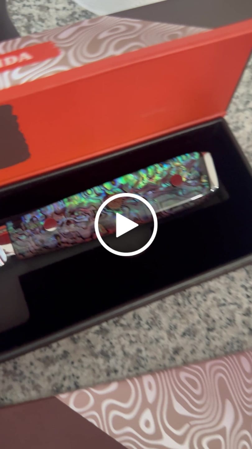 Customer video review of Cuchillo Chef Acero Damasco 45 capas hoja 21 cm - NÁCAR DE MAR