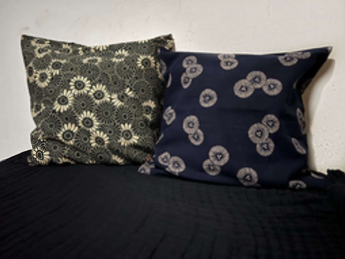 Customer photo review of Funda de Cojín Japonesa Kikuzukushi Negra - 45x45 cm
