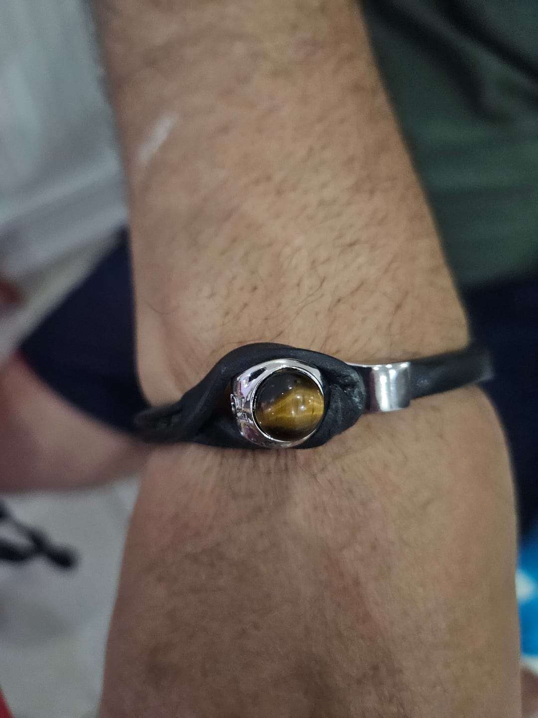 Customer photo review of Bracciale pelle Petra Occhio di Tigre Tulsi
