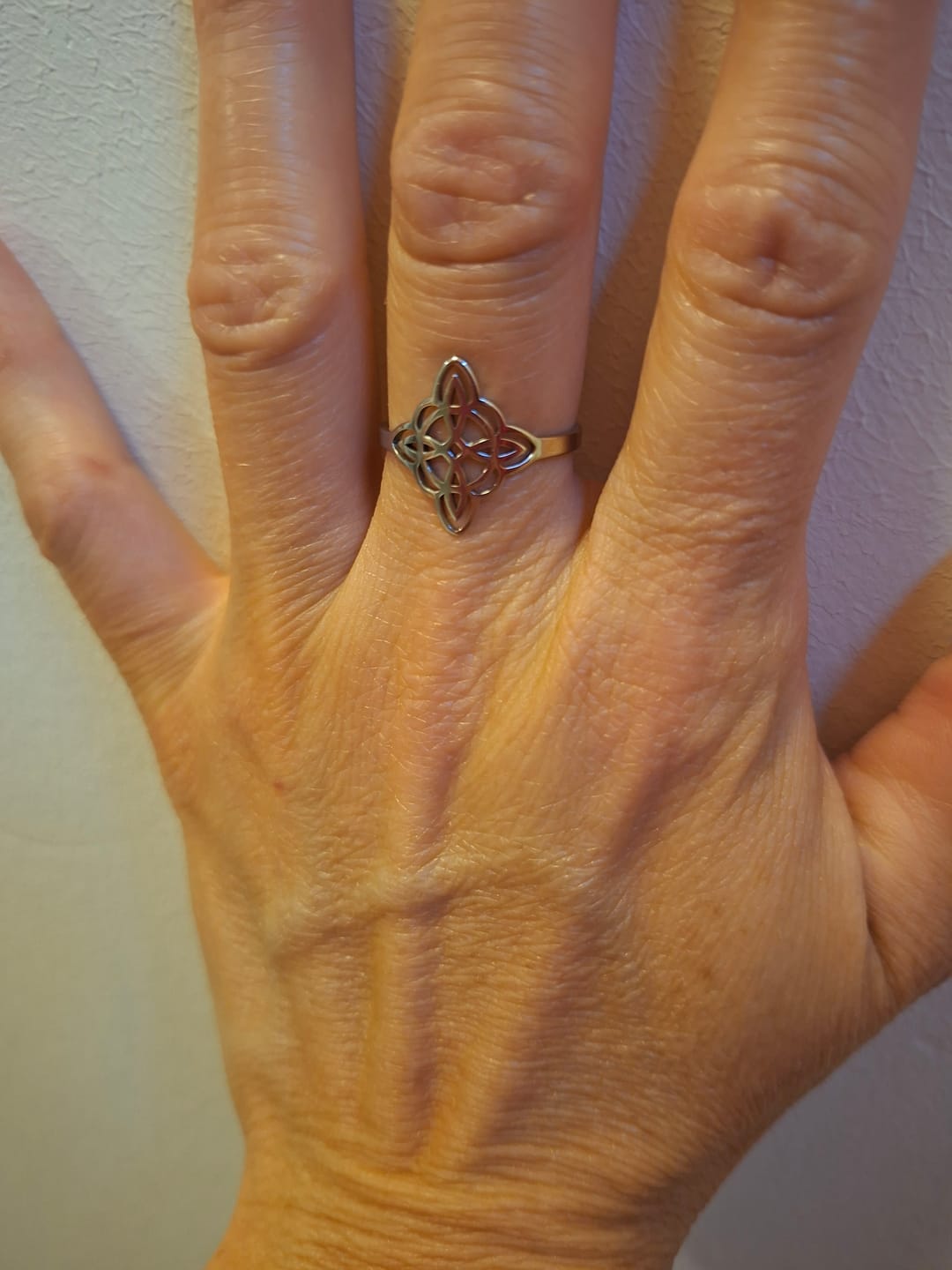Customer photo review of Bague Ajustable "Protection Éternelle" - Noeud de Sorcière