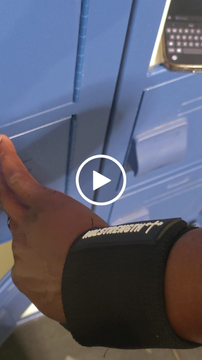 Customer video review of HolStrength Wrist Wraps 18"