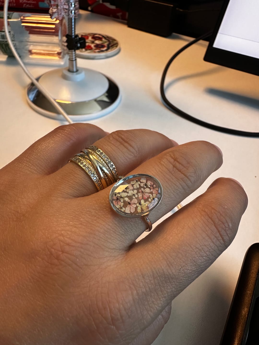 Customer photo review of Doğum Ayı Çiçeği Yüzük