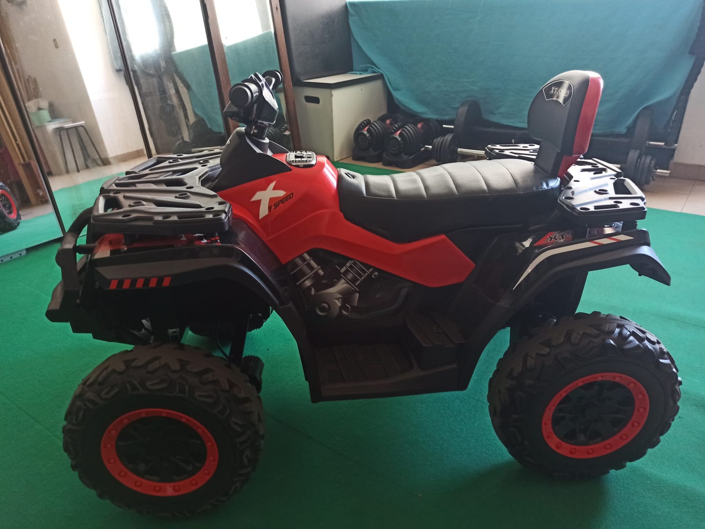 Customer photo review of Mota Elétrica para Criança QUAD XT 4x4 24v Vermelha c/ RODAS DE BORRACHA & ASSENTO EM PELE