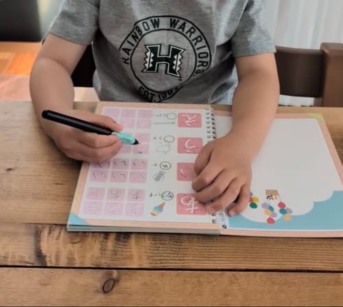 Customer photo review of 文字が消える!? まほうのドリル（ひらがな・カタカナ）