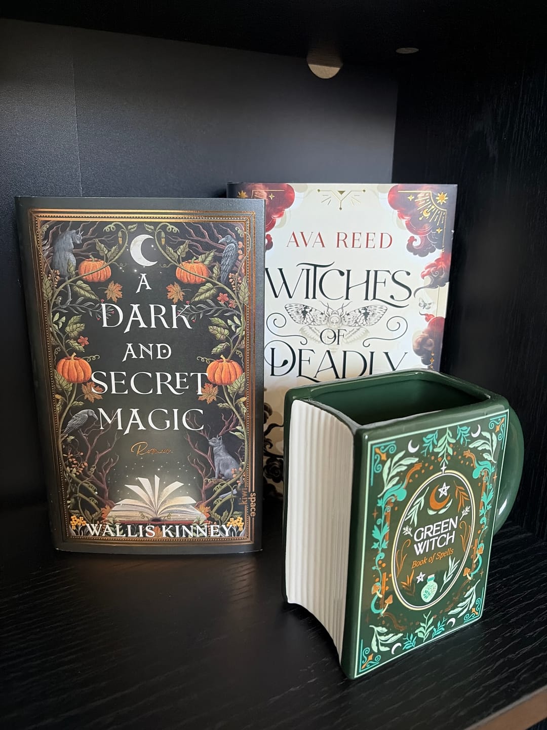 Customer photo review of Buchförmige Tasse „Green Witch“ – Keramiktasse für Natur- und Bücherliebhaber