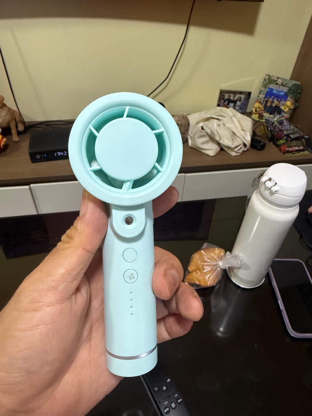 Customer photo review of izzCool 20 (Green) - Handheld Air Conditioner Fan (2,000mAh)
