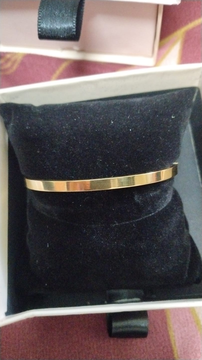 Customer photo review of Plain Stackable Bangle Bracelet |4MM