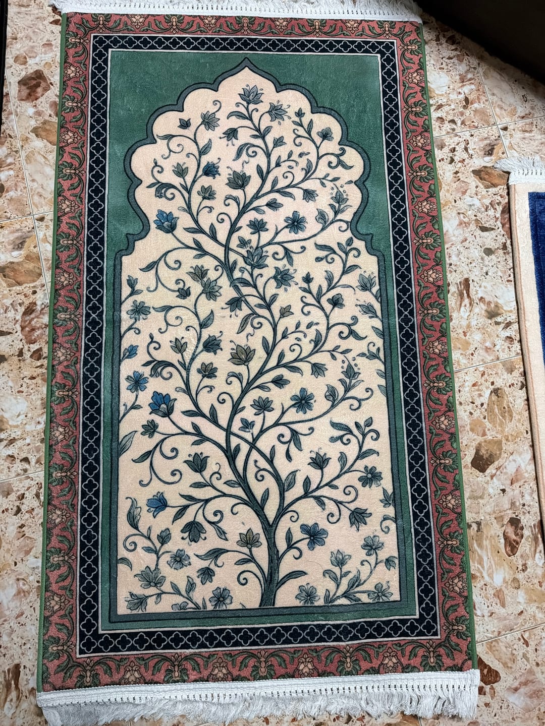 Customer photo review of Vintage Vine Padded Prayer Mat