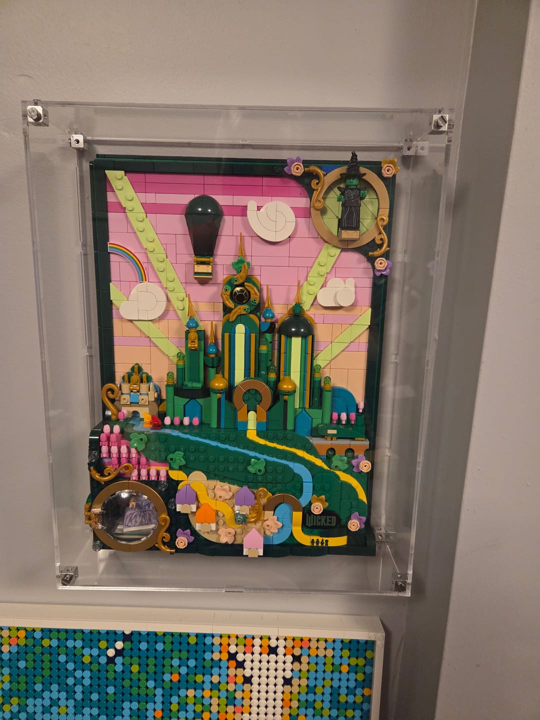 Customer photo review of Wall Mounted Display Case for LEGO® 75685 Wicked Emerald City Wall Art