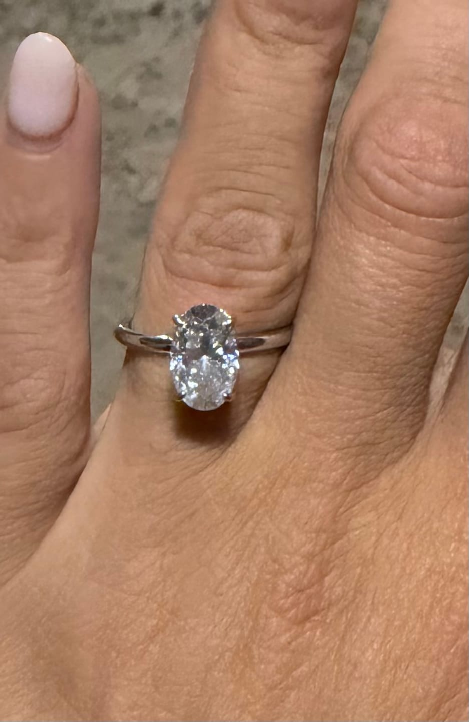 Customer photo review of Rodiffy Hidden Halo Moissanite 2.0Ct~5.5Ct Oval Cut Promise Ring For Women