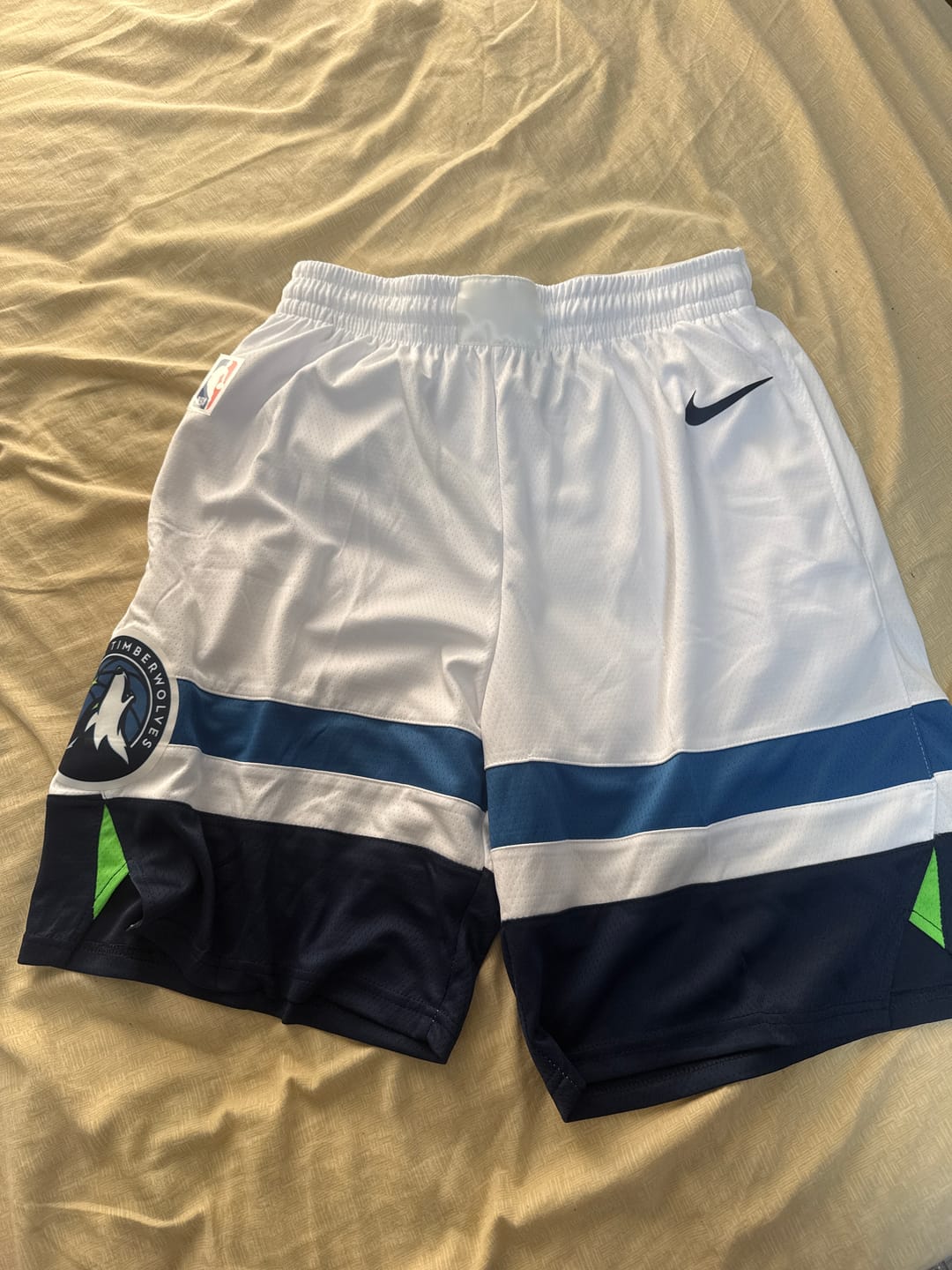 Customer photo review of מכנסיי משחק לבנים מינסוטה טימברוולבס