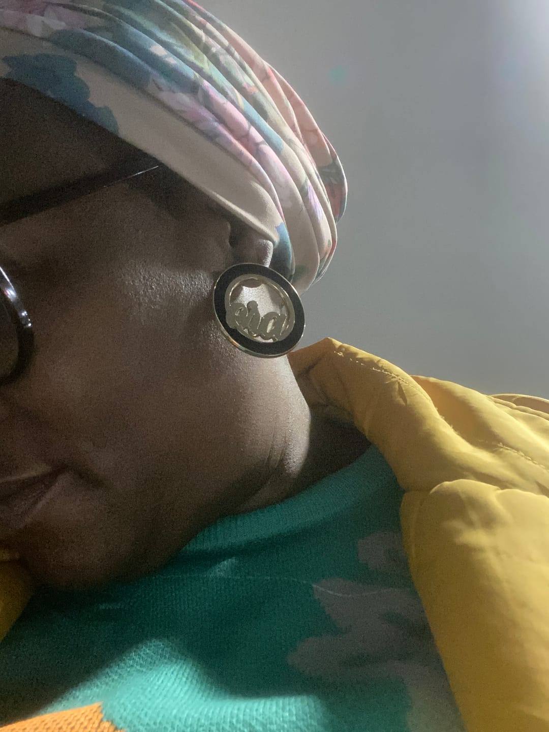 Customer photo review of Gold Mini Era Logo Hoops