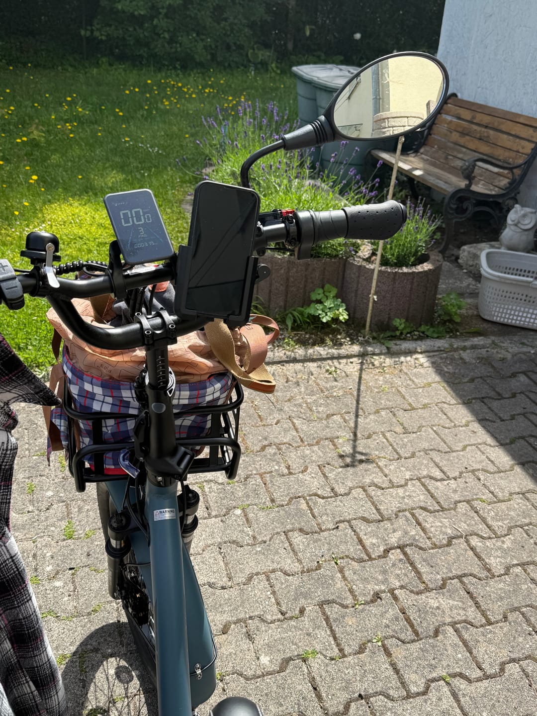 Recensione con foto di un cliente sul supporto girevole per cellulare da bicicletta