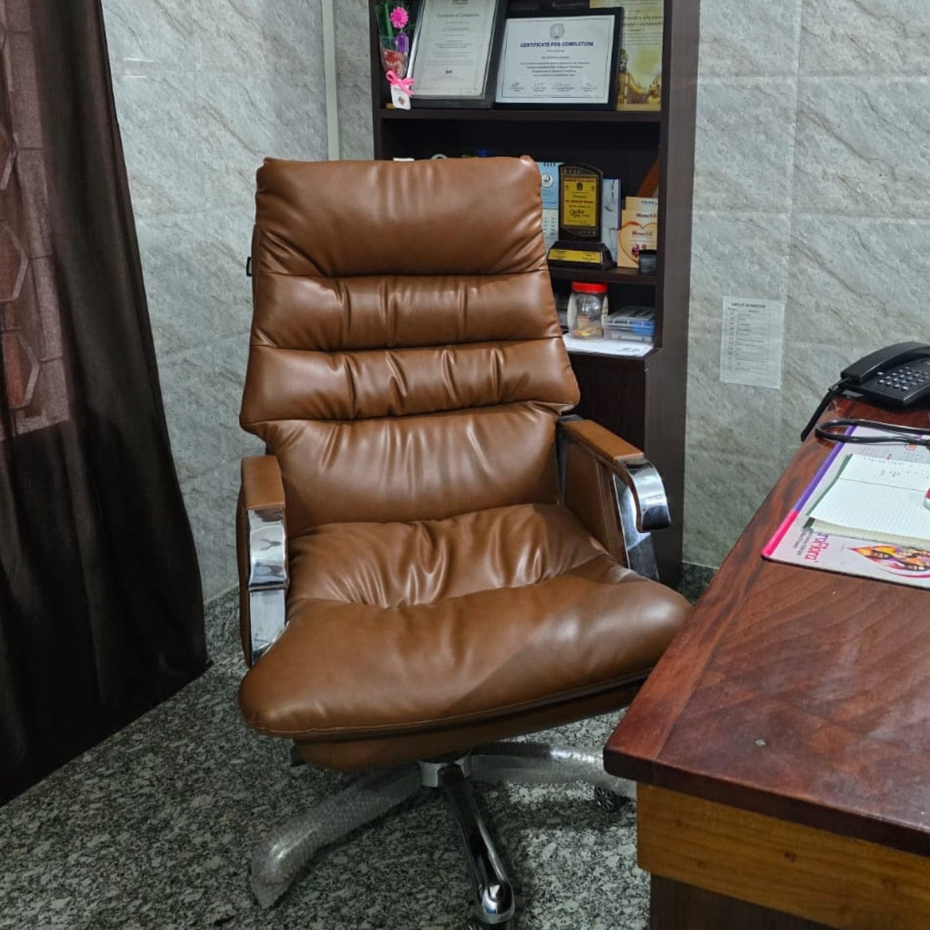 Customer photo review of Ettorez Fortuna High-Back Executive Leatherette Boss Chair