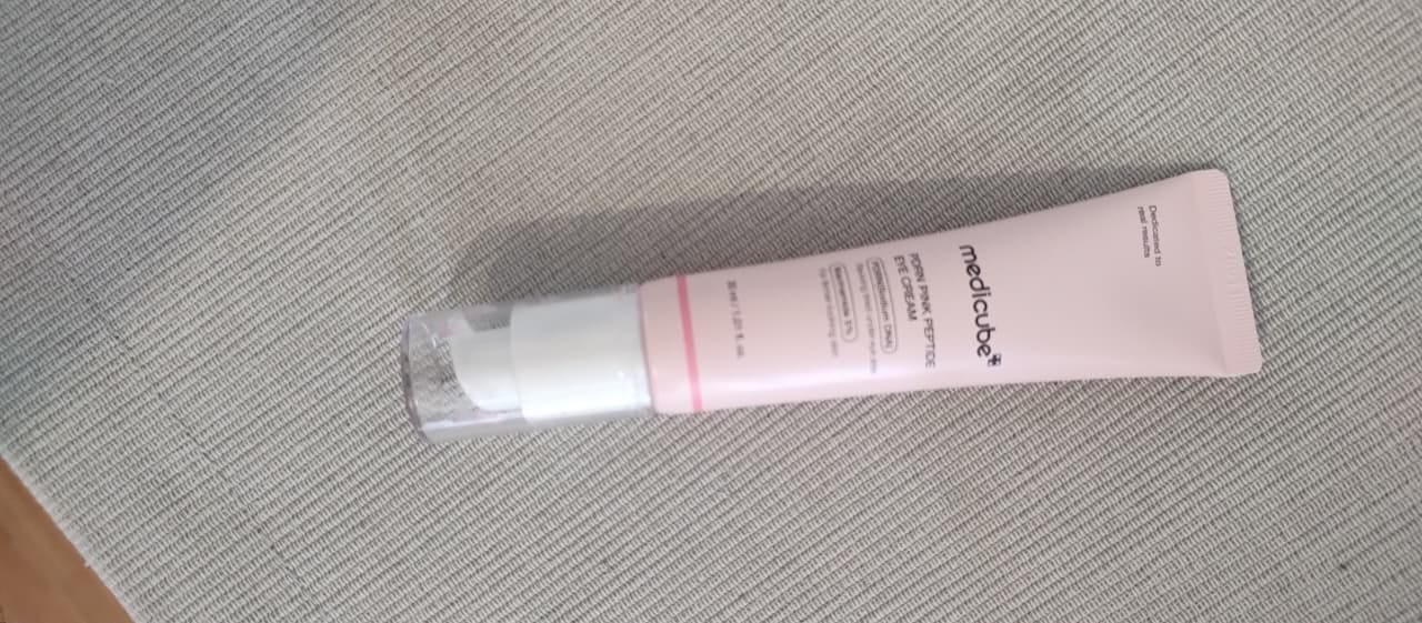 Customer photo review of MEDICUBE - PDRN Pink Peptide Eye Cream 30 ML | Contorno de Ojos Antiedad