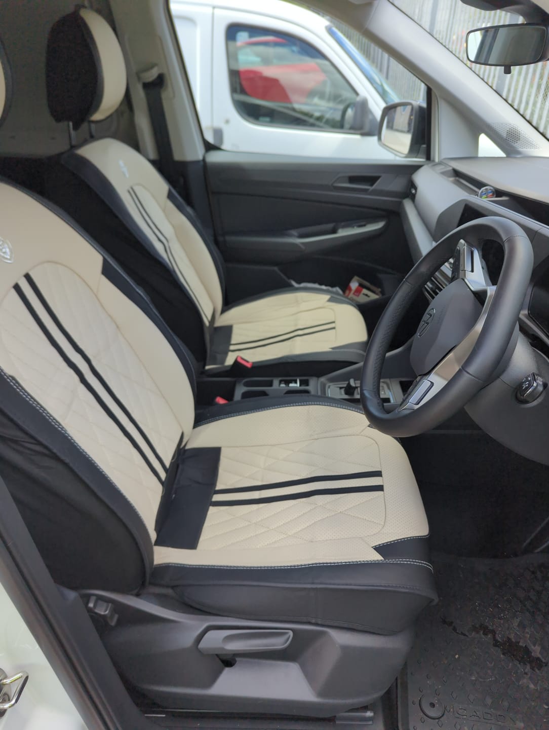 Mjn Timber M.'s car with Beige & Black seat covers