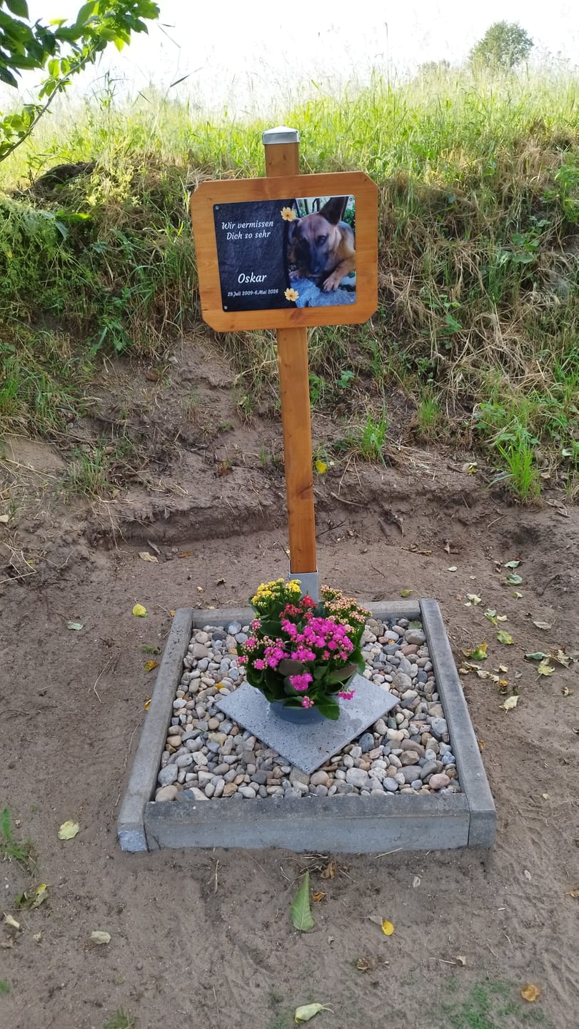 Customer photo review of Hunde Gedenktafel mit Foto & Spruch (UV- & Wetterfest)