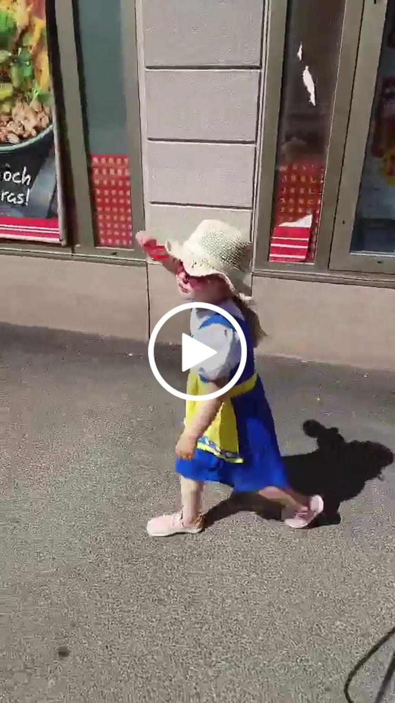 Customer video review of The Tiny Swede Girl