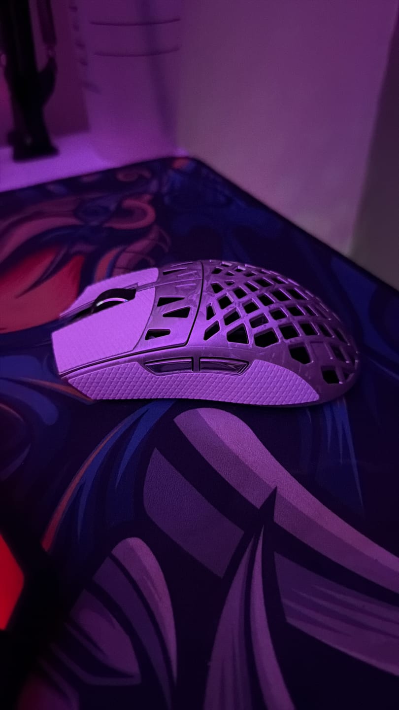 Customer photo review of ATK Blazing Sky Ghost Karbon Fiber Wireless Mouse