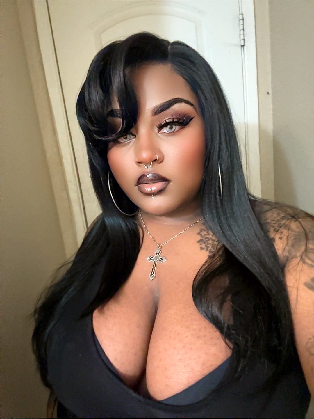Customer photo review of Outre Perfect Hairline Swoop Y-Part Glueless HD 5" Deep Lace Part Wig - Y-PART 211