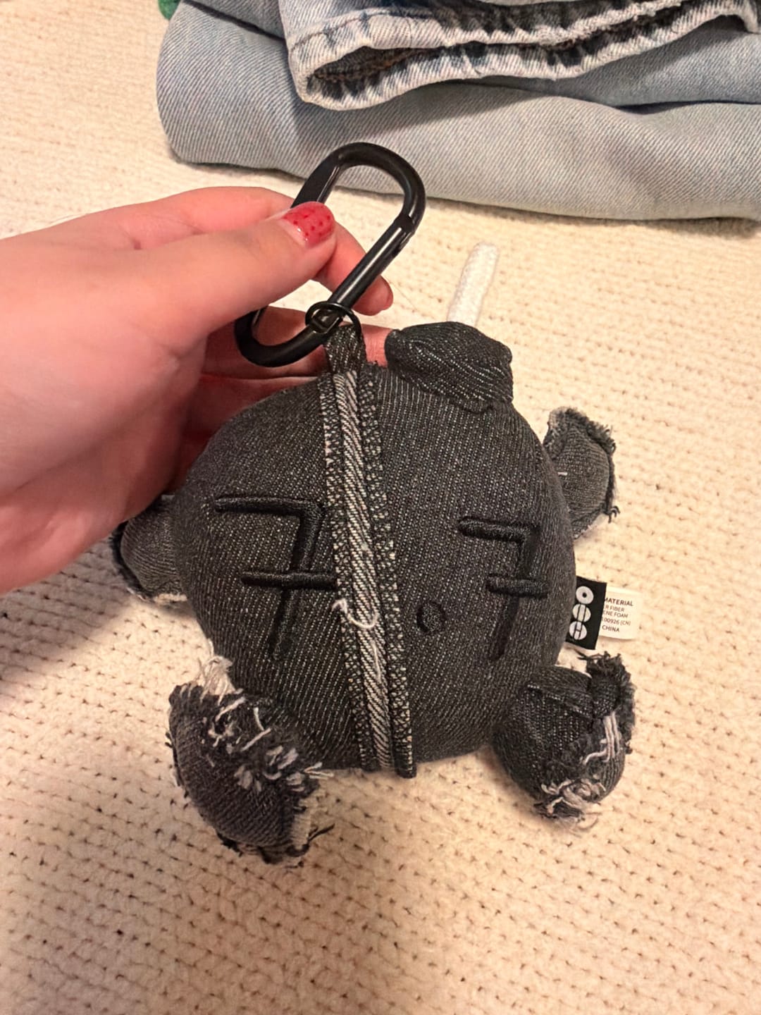 Customer photo review of BTS - ARIRANG WORLD TOUR OFFICIAL MD ARMY BOMB PLUSH KEYRING