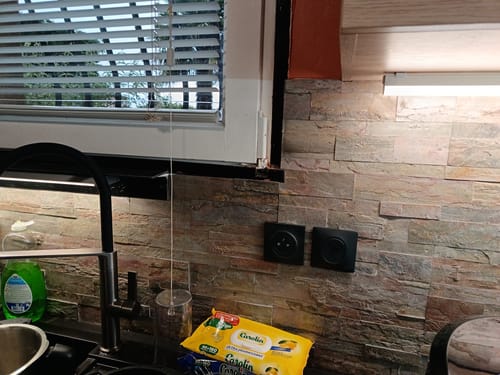 Customer photo review of Pierre Naturelle Adhésive Woodland Fire — Parement Rustique Chaleureux