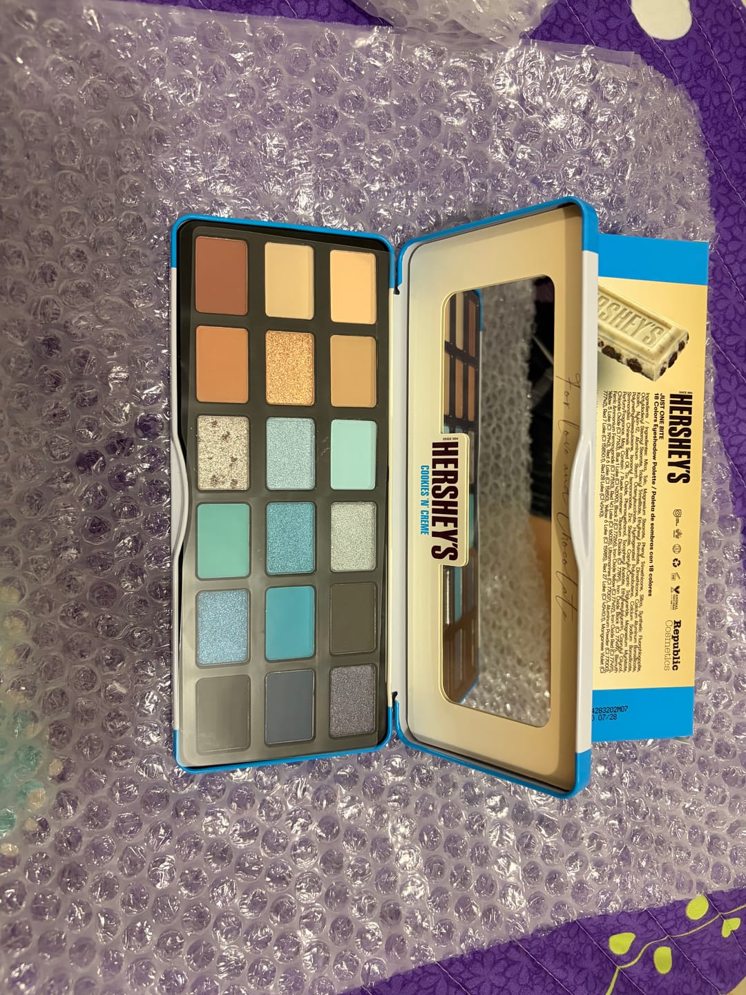 Customer photo review of Paleta de Sombras 18 tonos "Cookies & Cream"