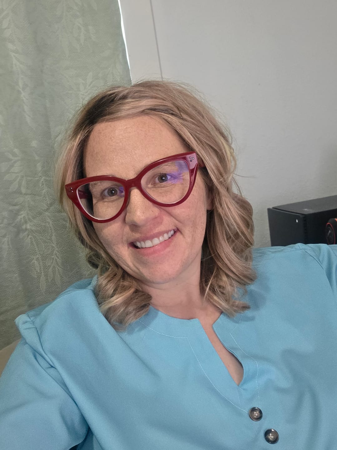 Customer photo review of CUPIDS BOW - Sunlit Beige Blonde