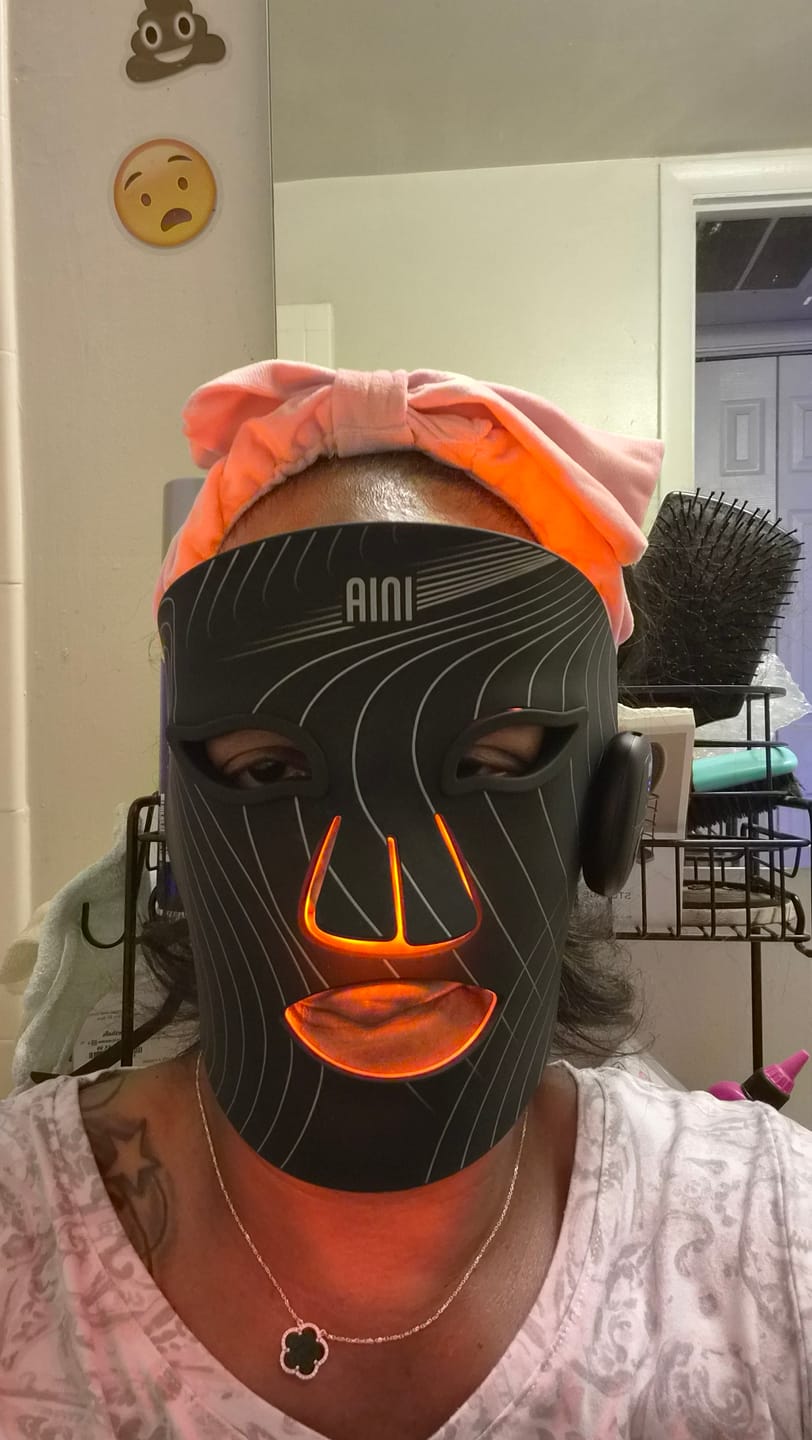 Customer photo review of INIA GLOW Wireless Red Light Therapy Mask